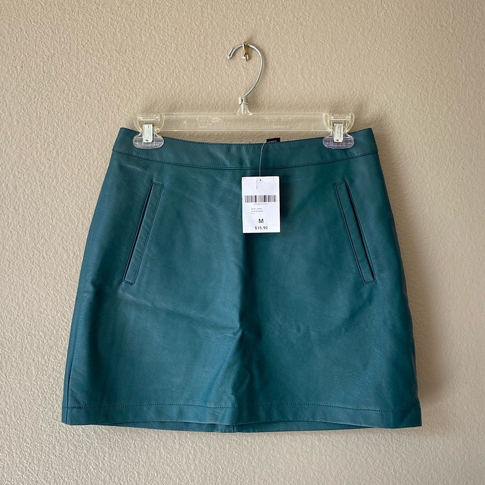 🥑NWT FOREVER 21 Faux Leather Mini Green Skirt With Side Pockets